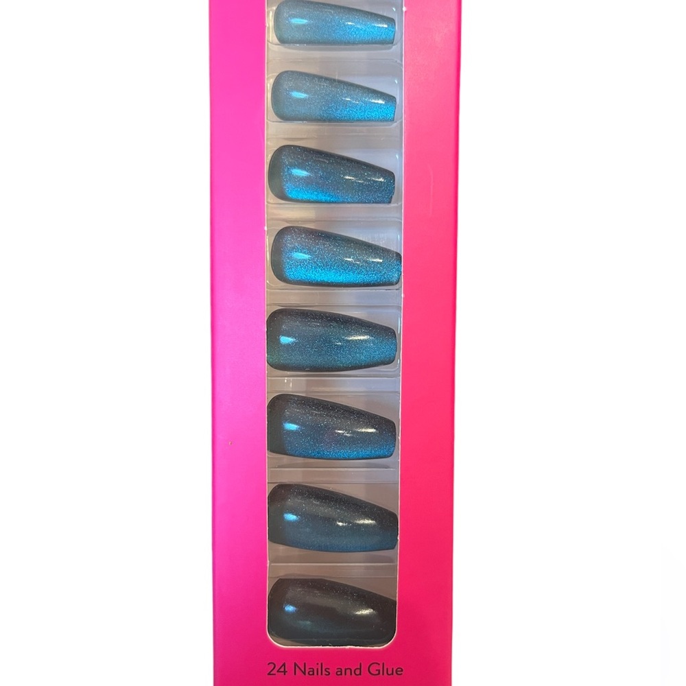 Tip Beauty press on nails, magnetic blue